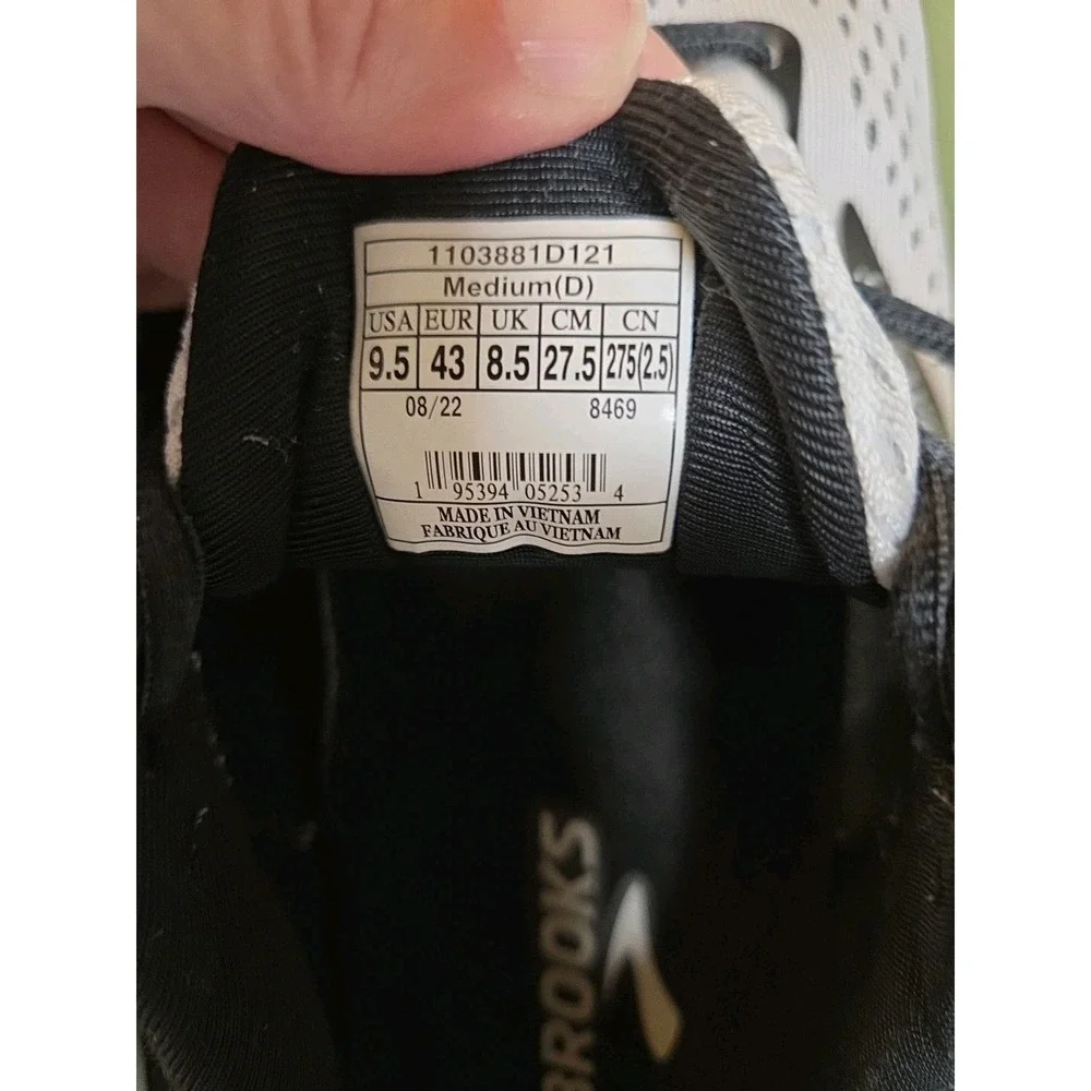 Brooks Men's Trace 2 Neutral Running Shoe White And Black Size 9.5 D EUR 43